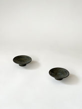 Load image into Gallery viewer, Issaki kiln -  High footed mini plate, &quot;Naderu&quot;
