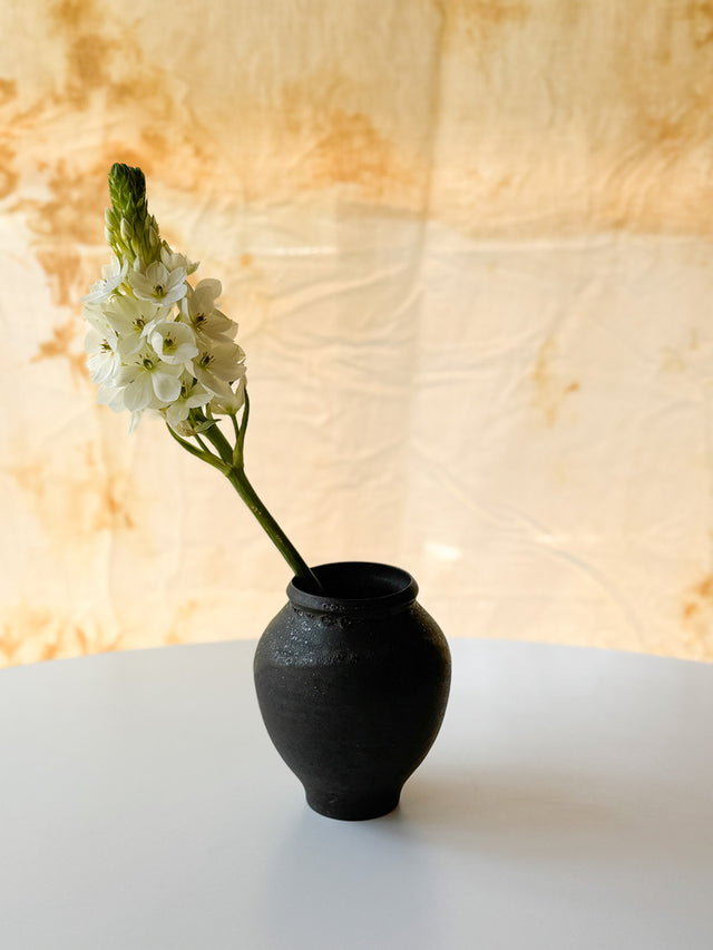 Issaki kiln -  Simple Black Vase