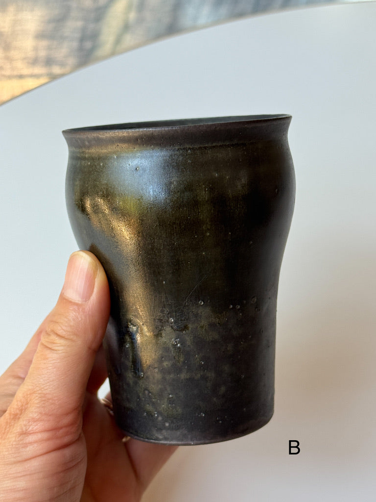 Issaki kiln -  Tumbler with Dark Glaze