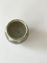 Load image into Gallery viewer, Issaki kiln -  round cup, triangle
