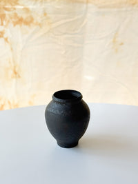 Issaki kiln -  Simple Black Vase