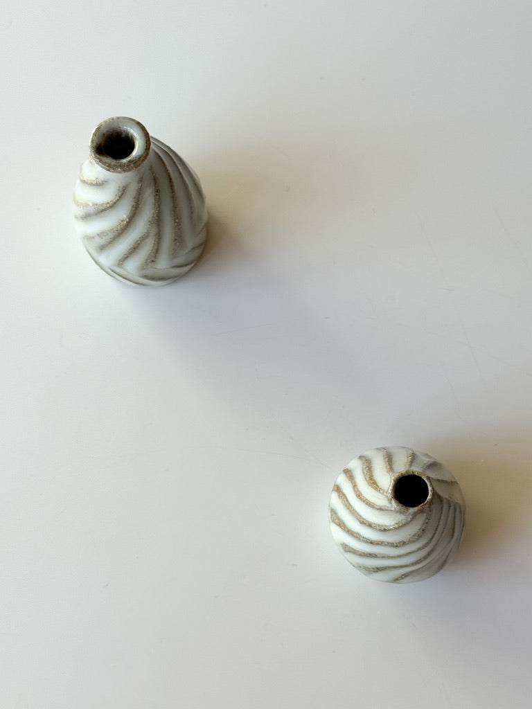 Chihiro Kiln - Tiny Vase, White