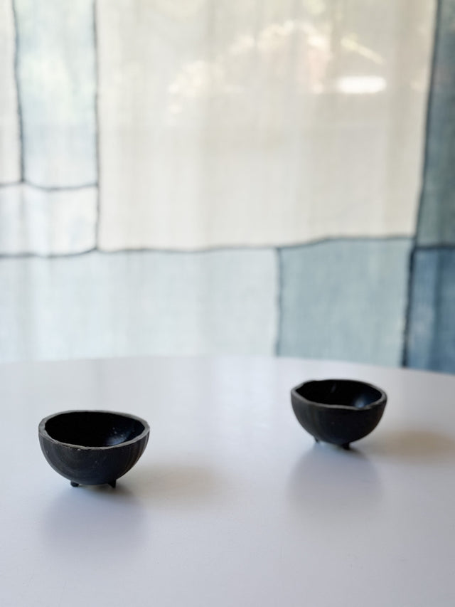 Yamanokuchi Kiln - Mini bowl with legs, Black