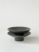 Load image into Gallery viewer, Issaki kiln -  High footed mini plate, &quot;Naderu&quot;
