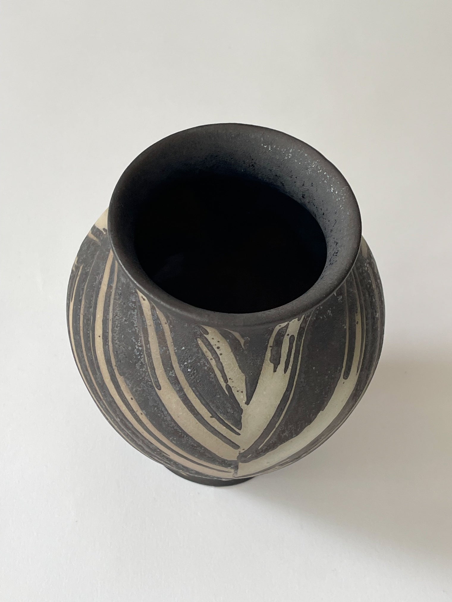 Issaki kiln -  "Monyo" vase