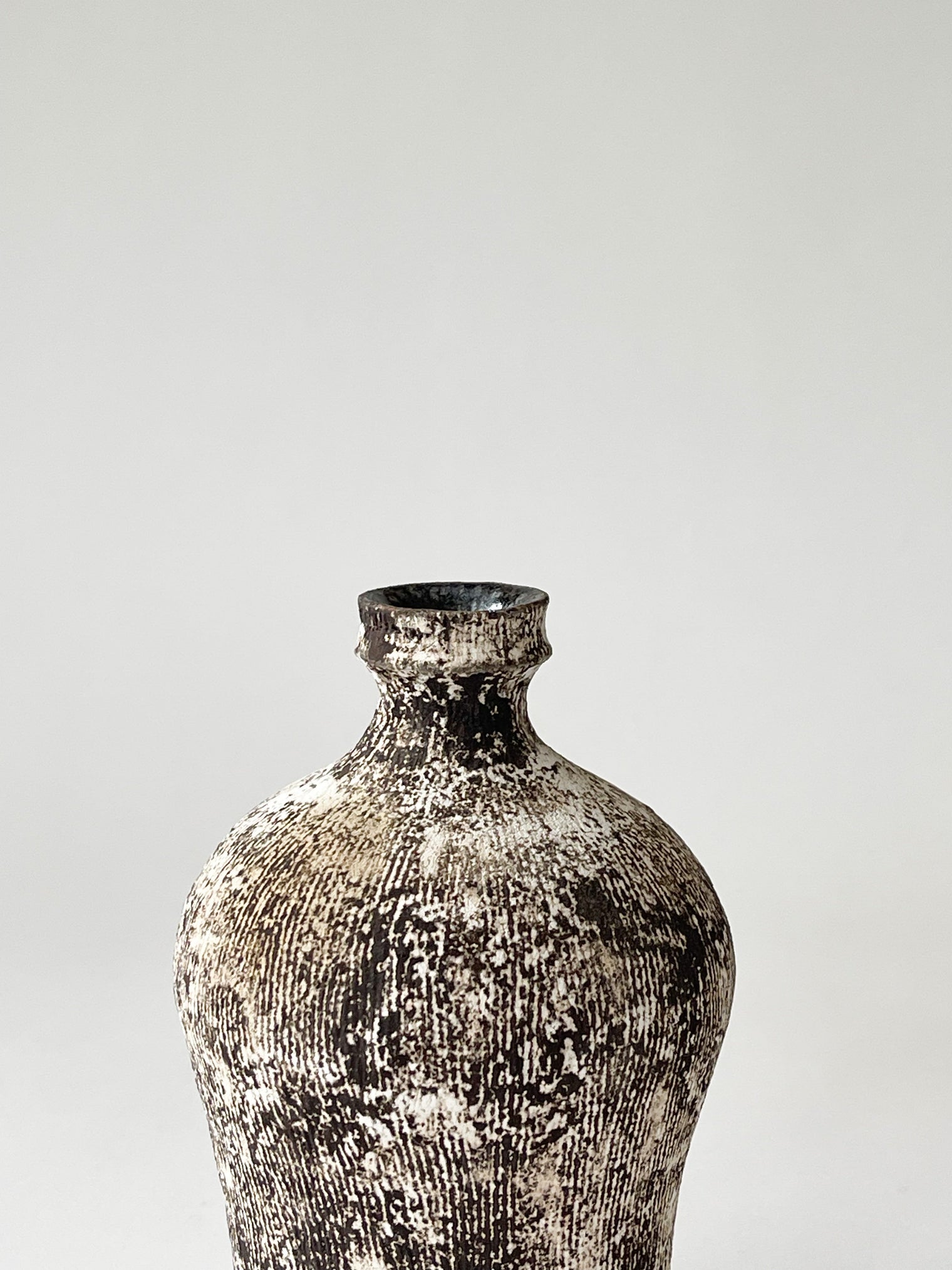 Moriyama Kiln -  "Chasabi", brown rusty vase, tall