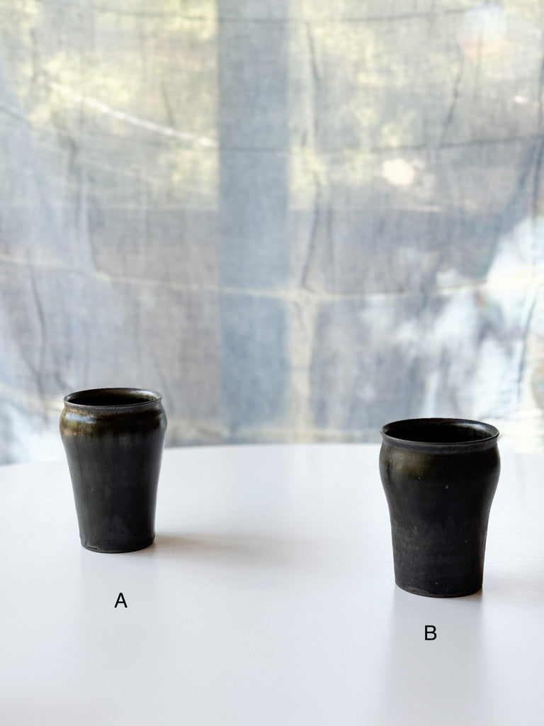 Issaki kiln -  Tumbler with Dark Glaze