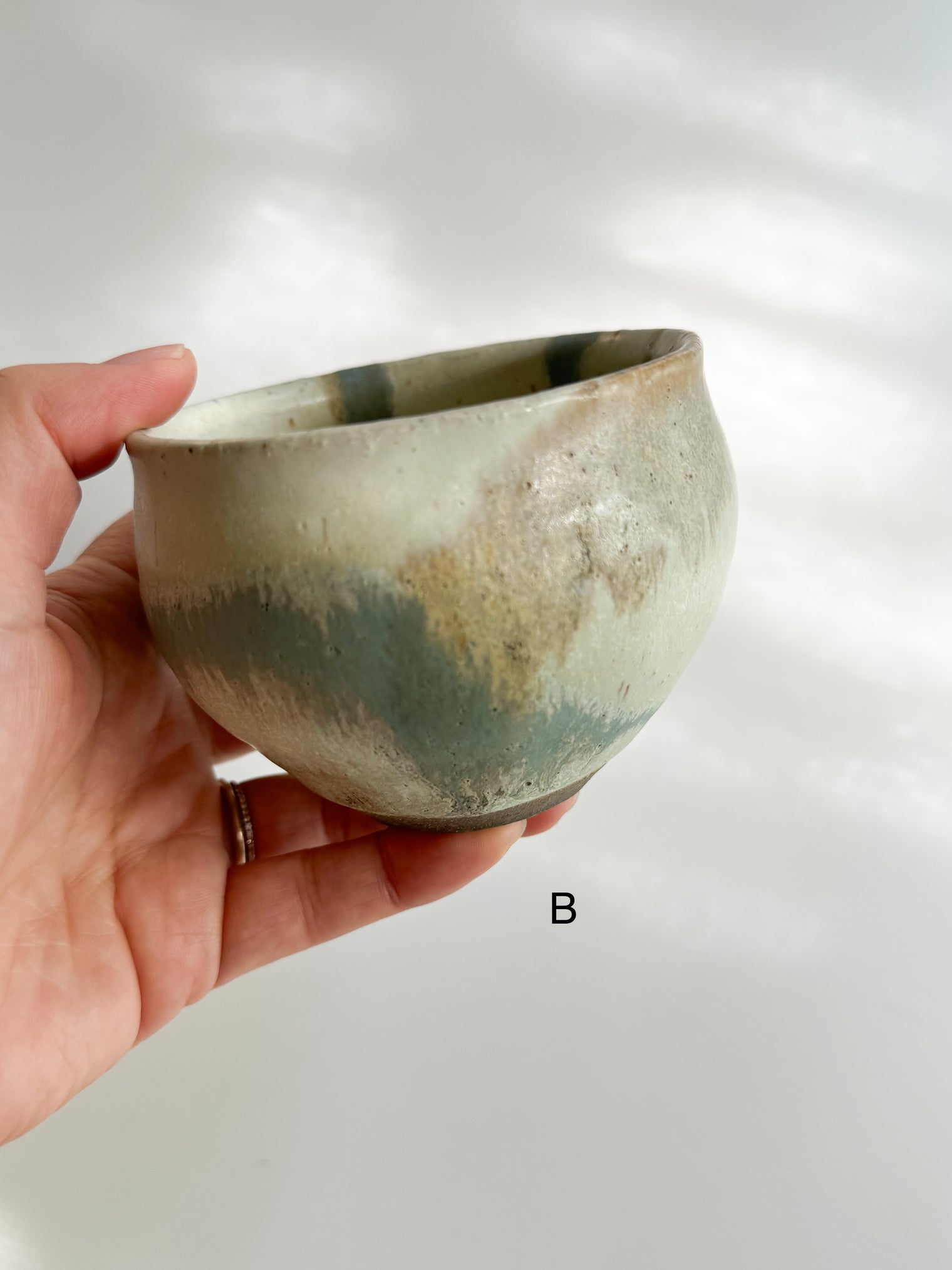 Ayoo Pottery by Naoki Kanazawa -  Round Yunomi Cup "Seashell and the Sea"