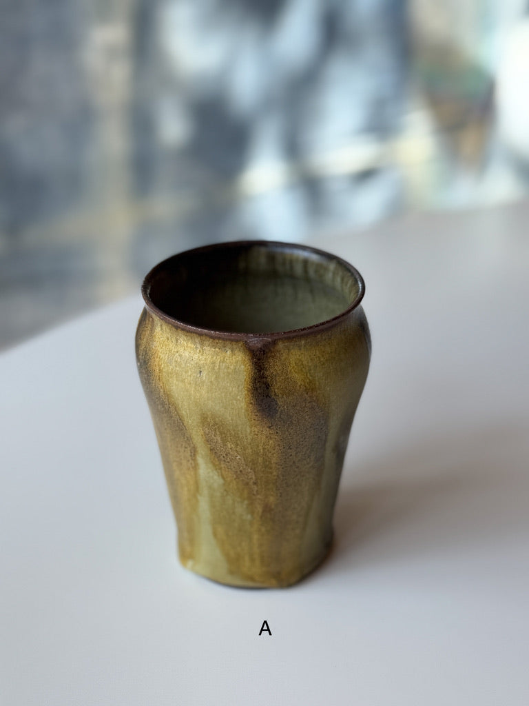 Issaki kiln -  Tumbler with Dark Glaze Flow