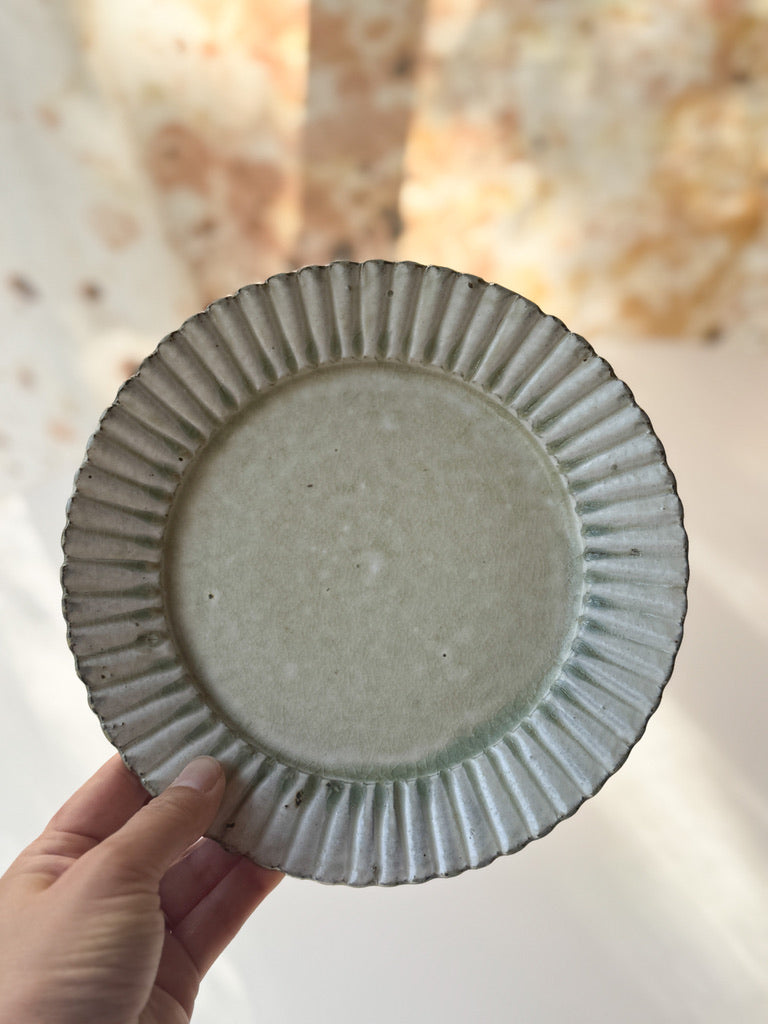 Yamanokuchi Kiln - "Rinka" Flower Plate
