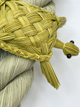 Load image into Gallery viewer, Igusa straw Shimenawa - &quot;Suehirogari&quot;
