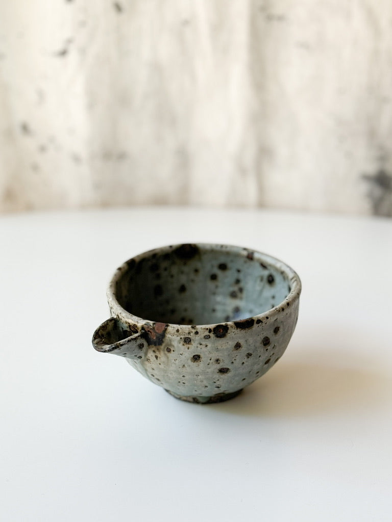 Moriyama Kiln -  "Teno" katakuchi bowl, Grey