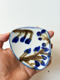 Yuko Shige Porcelain - Shell-Shaped Mini Plate