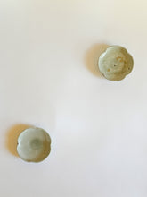 Load image into Gallery viewer, Moriyama Kiln - &quot;Hana&quot; flower mini plate
