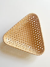 Load image into Gallery viewer, Chikufusha woven company - Bamboo triangle basket
