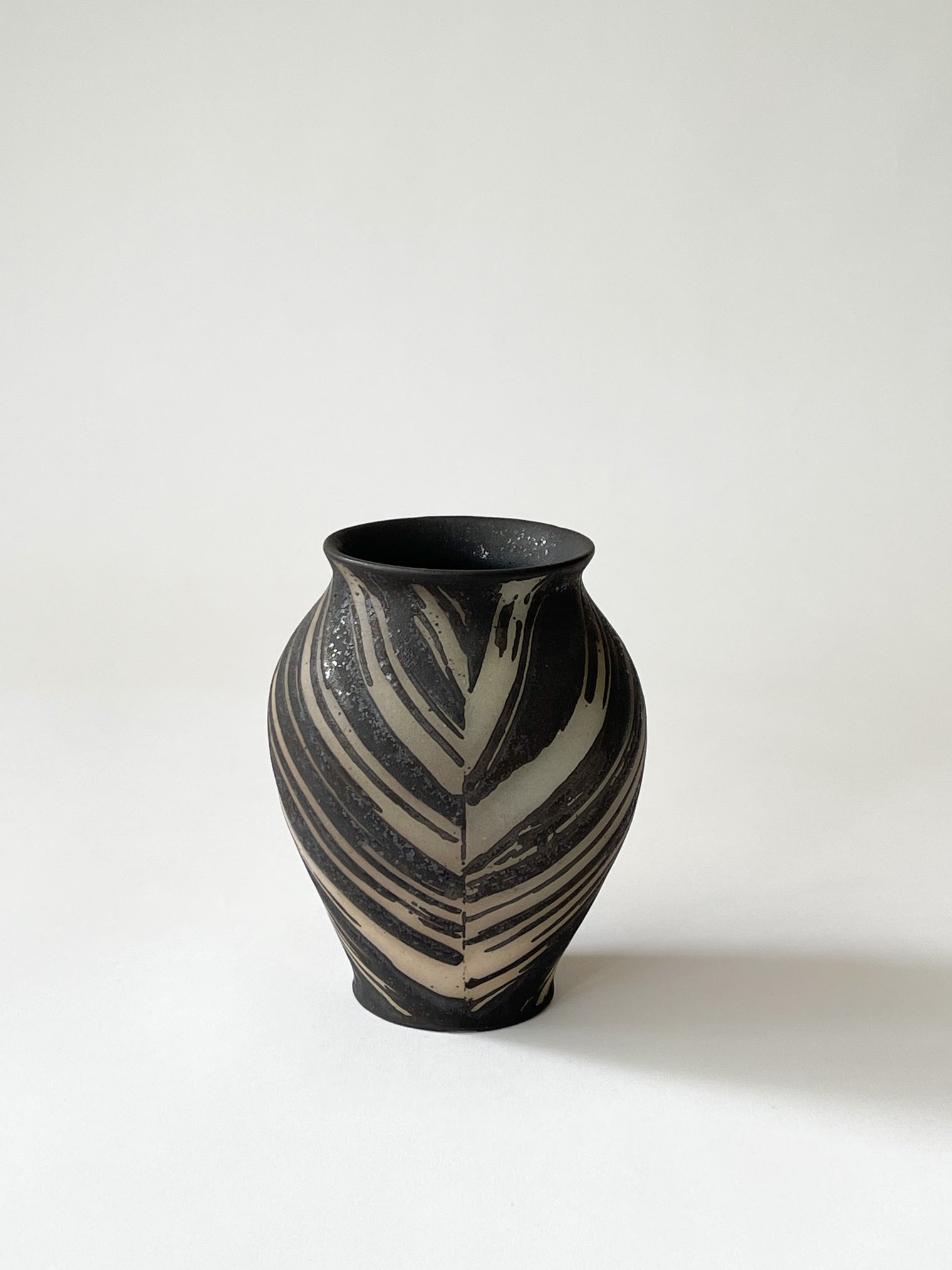 Issaki kiln -  "Monyo" vase