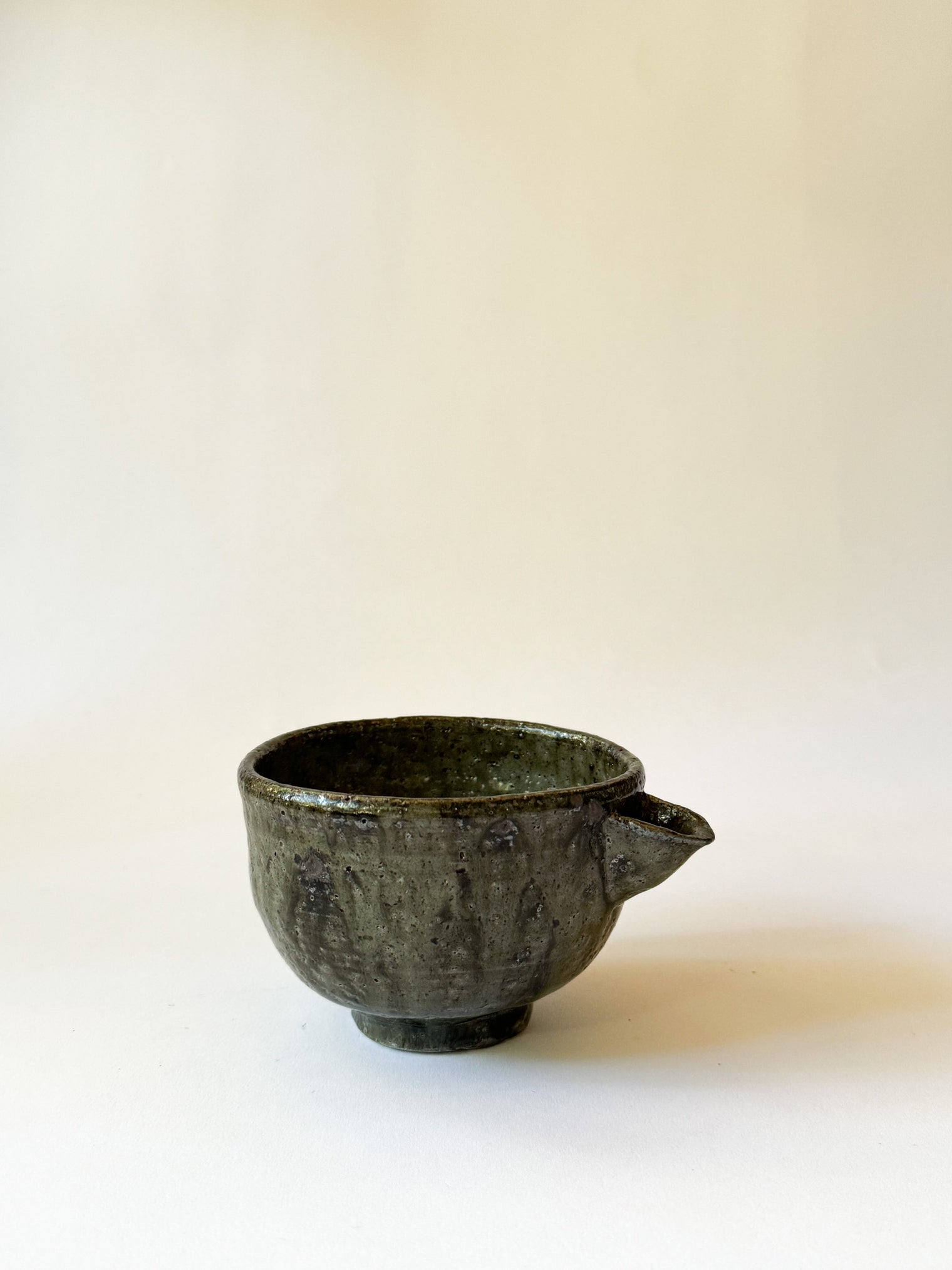 Moriyama Kiln -  "Teno" katakuchi bowl, Dark