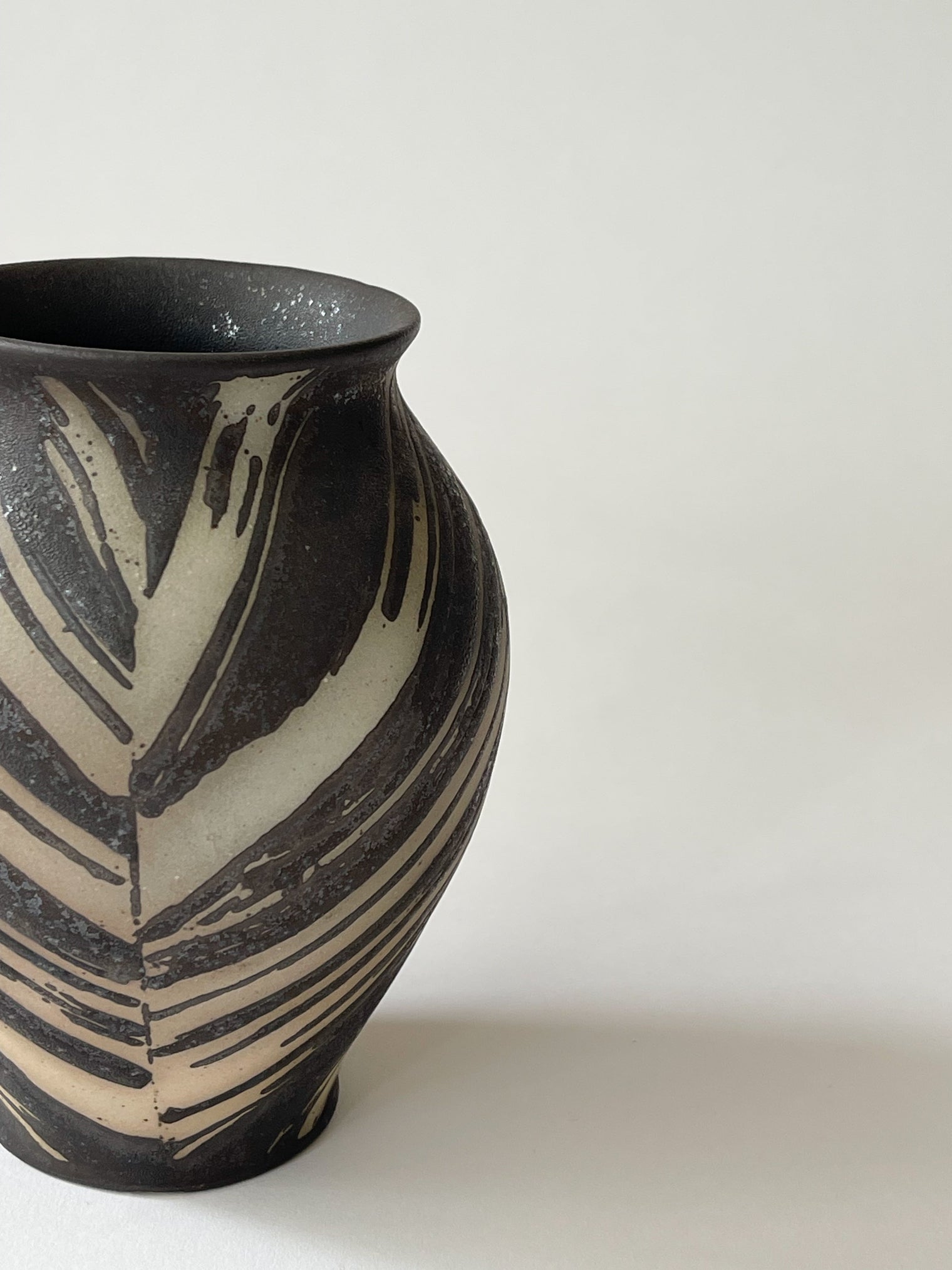 Issaki kiln -  "Monyo" vase