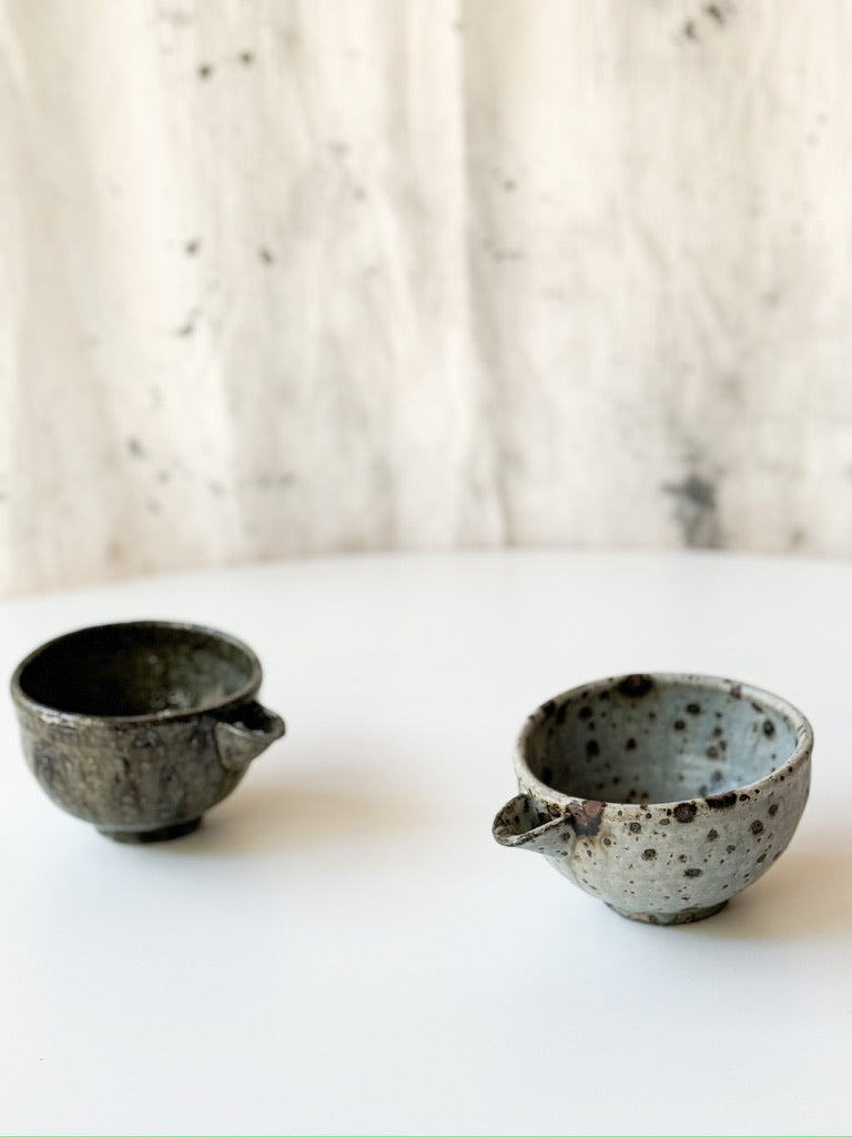 Moriyama Kiln -  "Teno" katakuchi bowl, Dark