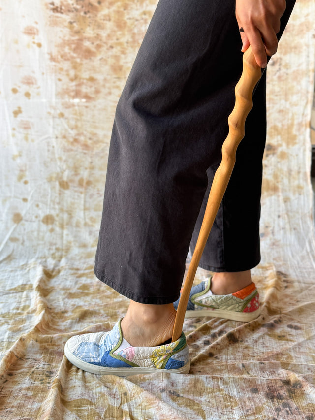 Emura Woodworking Studio - Twisted Wooden Shoehorn