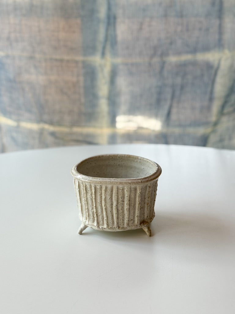 Yamanokuchi Kiln - Ovel Folwer Vase with Legs