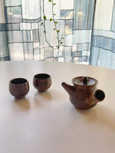 Load image into Gallery viewer, Chihiro Kiln -  &quot;Tree ring&quot; tea pot
