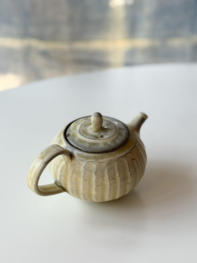 Yamanokuchi Kiln-  Smally Tea Pot, Haiyu Mat