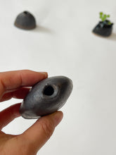 Load image into Gallery viewer, Issaki kiln -  Tiny bud vase
