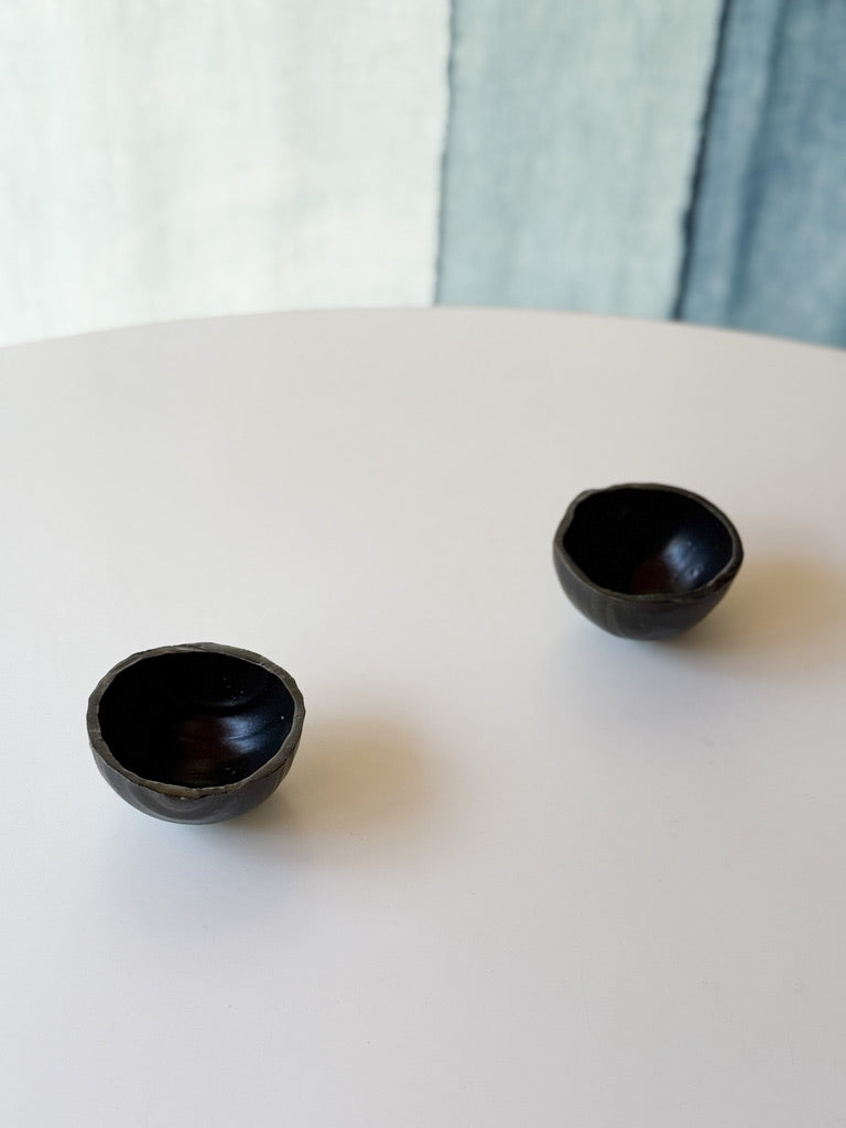 Yamanokuchi Kiln - Mini bowl with legs, Black