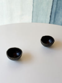 Yamanokuchi Kiln - Mini bowl with legs, Black