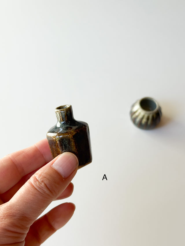 Chihiro Kiln - Tiny Vase, Brown
