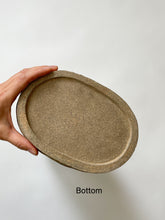 Load image into Gallery viewer, Chihiro Kiln -  Big green vase
