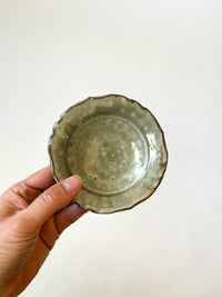 Yamanokuchi Kiln - Frill small plate, Khaki