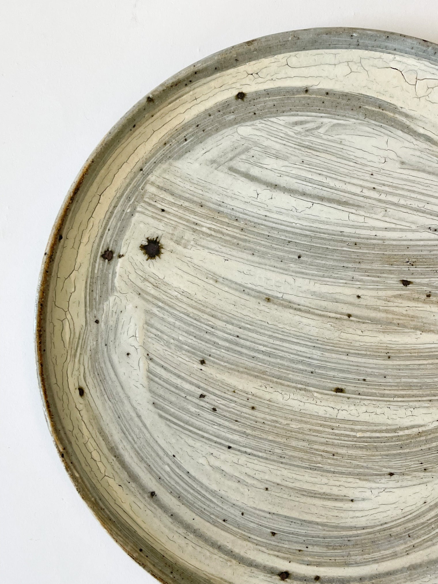 Moriyama Kiln -  Round platter "Hakeme"