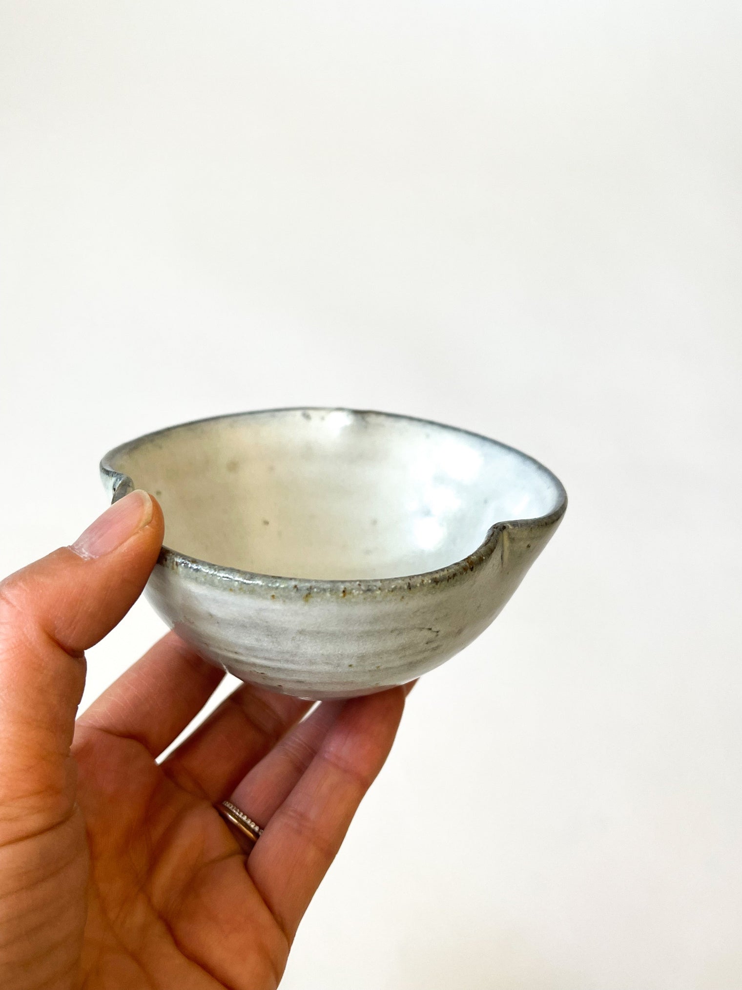 Yamanokuchi Kiln - "Mitsuba" clover Bowl