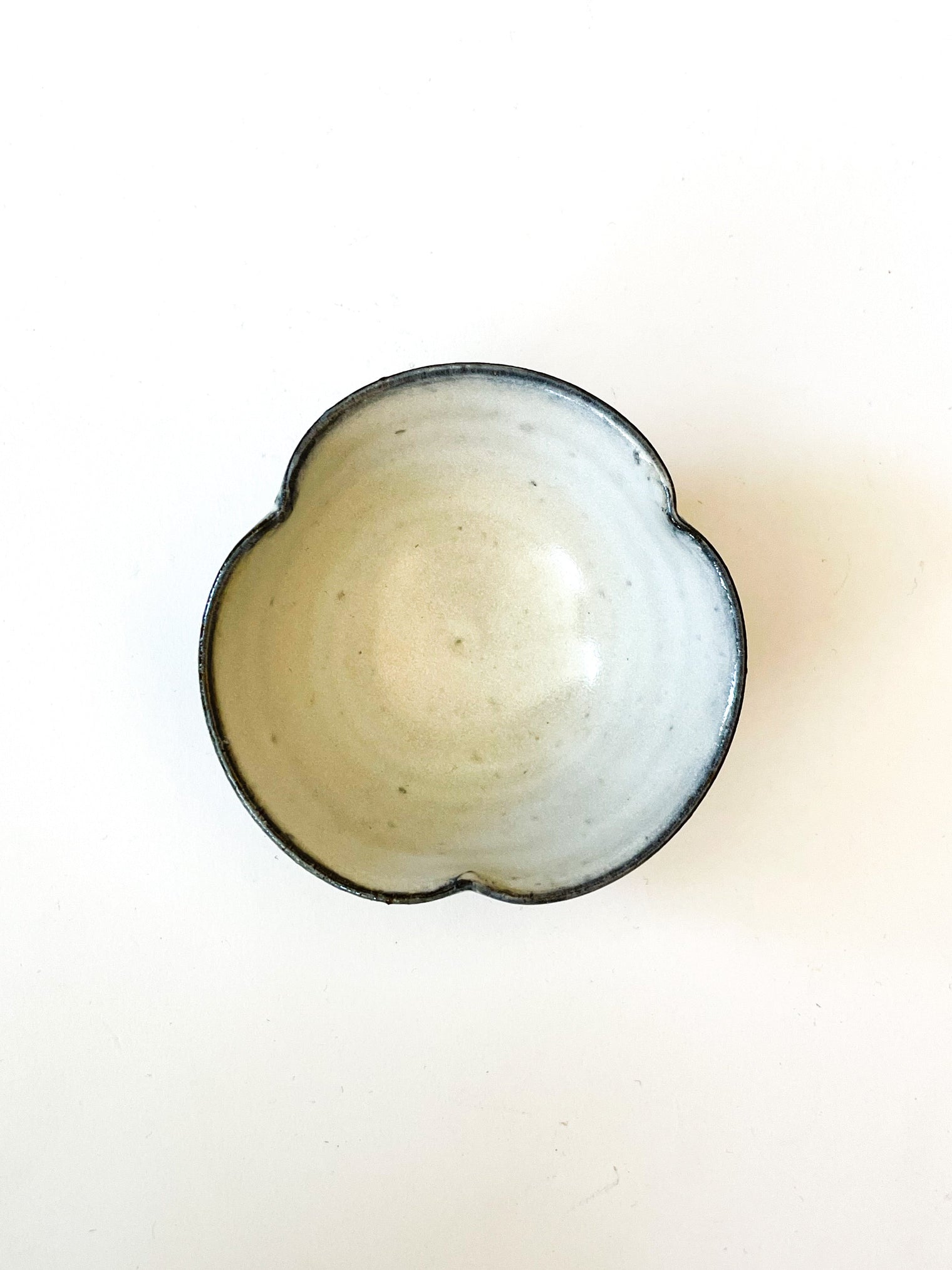 Yamanokuchi Kiln - "Mitsuba" clover Bowl