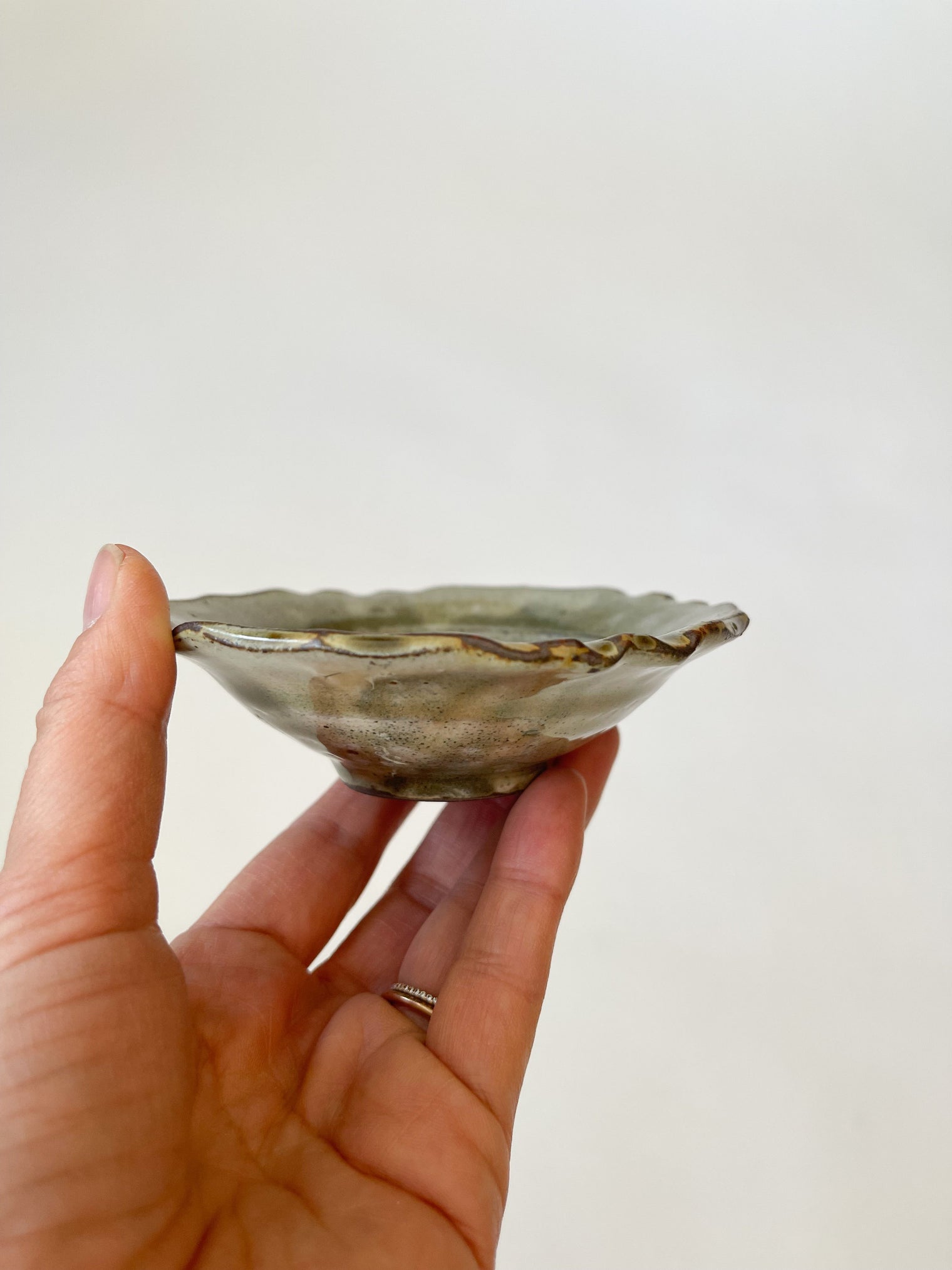 Yamanokuchi Kiln - Frill small plate, Khaki