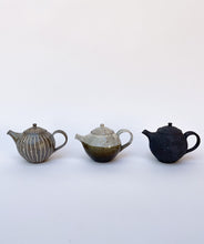 Load image into Gallery viewer, Moriyama Kiln -  Tea Pot round

