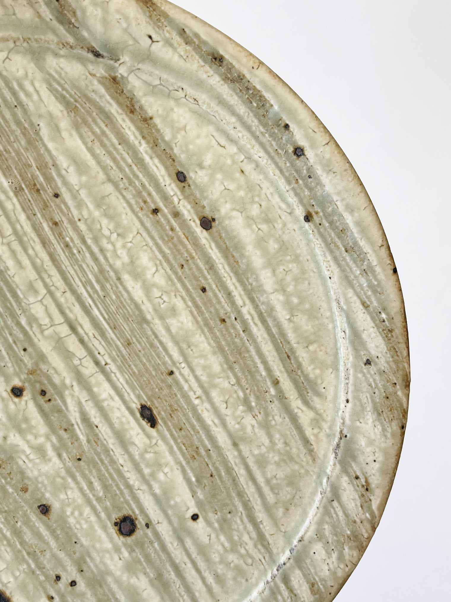 Moriyama Kiln -  Round platter "Hakeme"