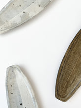 Load image into Gallery viewer, Moriyama Kiln - Leaf plate
